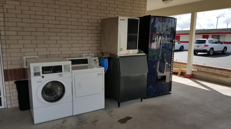 Others 5, Luxury Inn & RV Park, Karnes