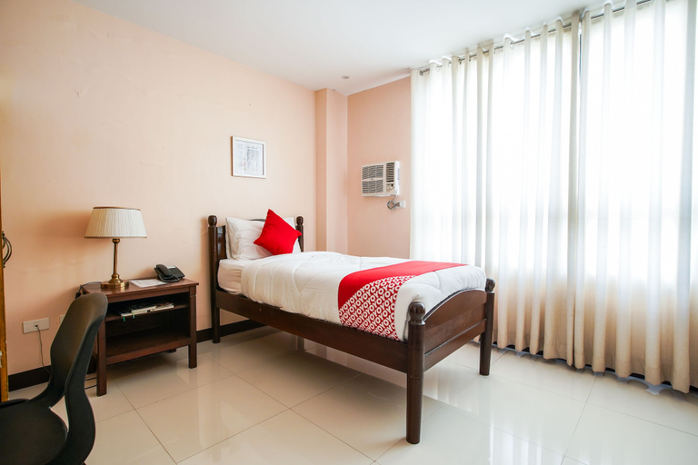 Bedroom 5, OYO 236 Hotel Edmundo, Pototan