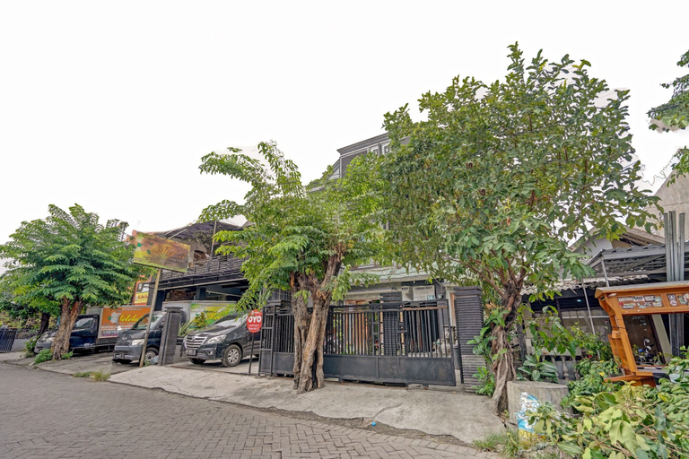 Exterior & Views 2, OYO 90665 Juwingan Syariah 2, Surabaya