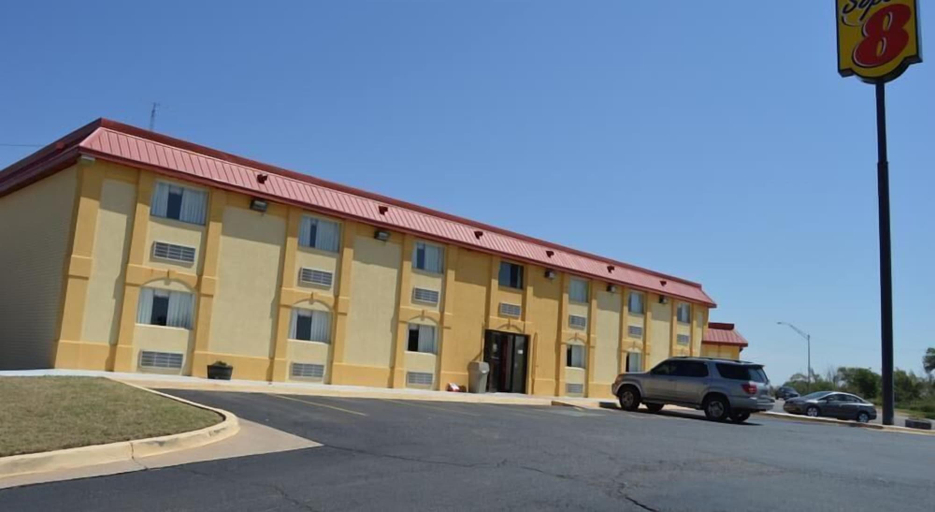 Exterior & Views 2, Super 8 by Wyndham Clinton, Custer