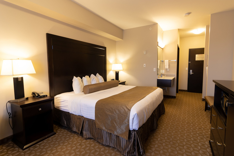 Bedroom 5, The Kanata by BCMInns Whitecourt, Division No. 13