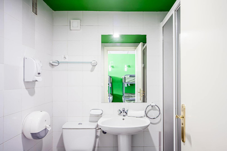 Bathroom 5, El Patio de Chueca - Hostel, Madrid