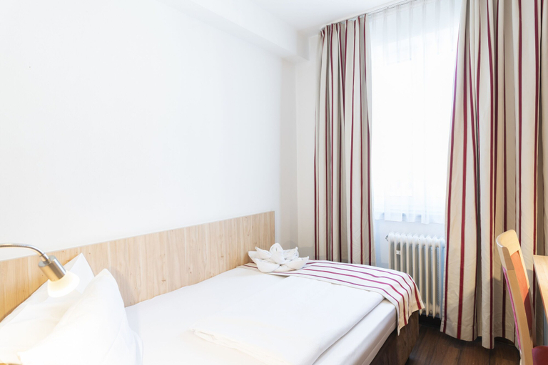 Bedroom 4, Hotel Astoria, Stuttgart