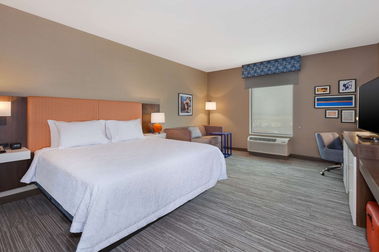 Bedroom 3, Hampton Inn & Suites Wells, Elko