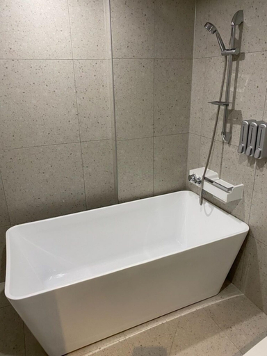 Bathroom 5, Anseong City Hotel, Ansoeng