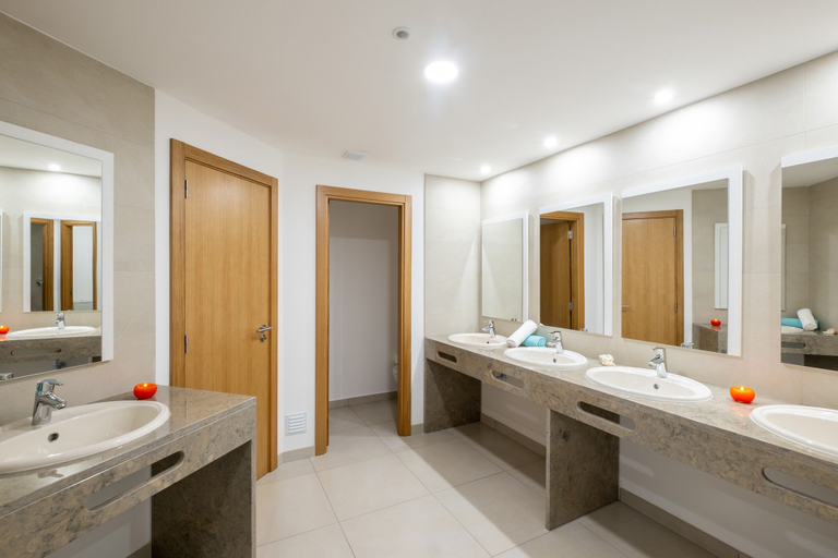 Bathroom 4, Villa Charlotte, Silves