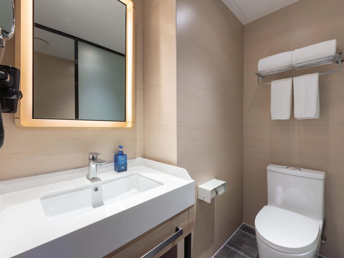 Bathroom 2, HanTing Hotel (Wafangdian Railway Station), Dalian