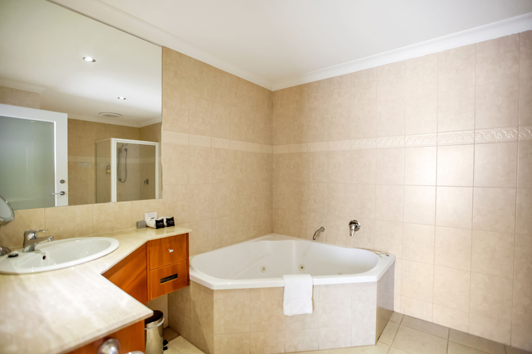 Bathroom 4, Century Inn, Latrobe - Traralgon