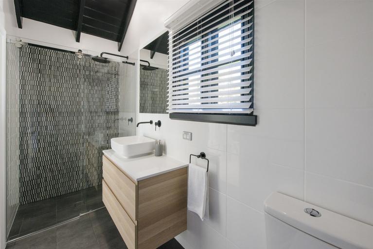 Bathroom 3, Beach Huts Middleton, Alexandrina - Coastal