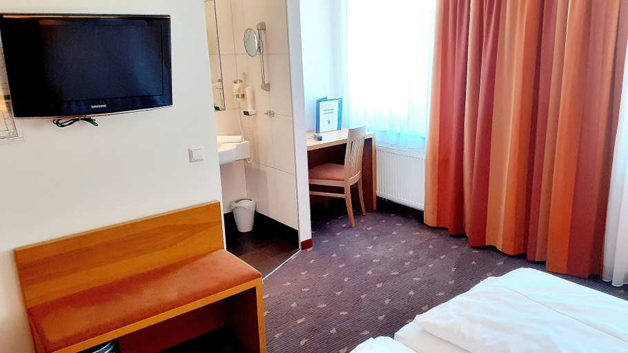 Bedroom 3, Hotel Fabrik, Wien