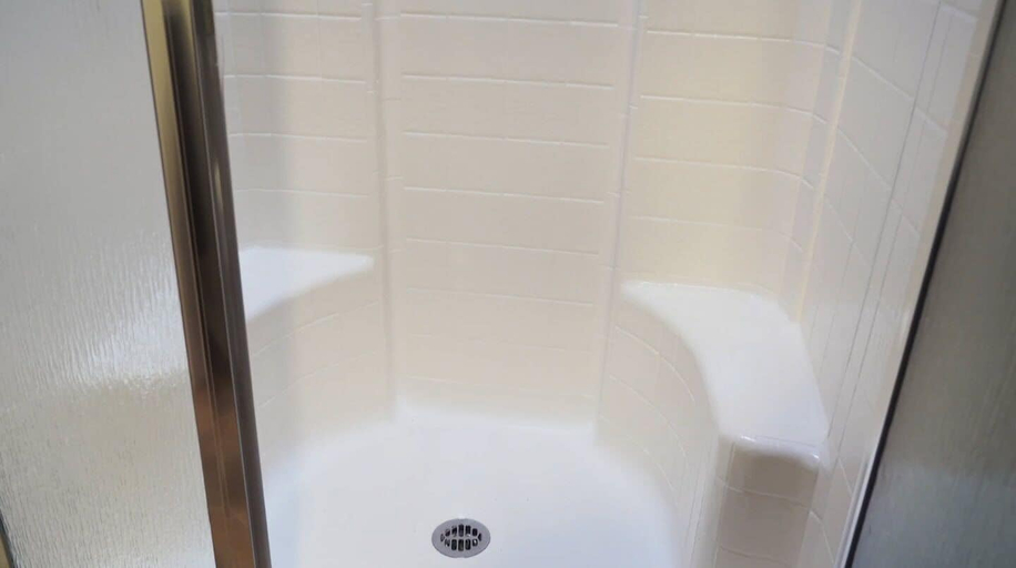 Bathroom 4, London Bridge Resort, Mohave