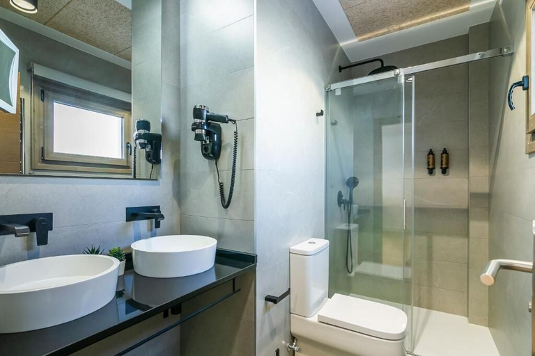 Bathroom 3, Aquitania Home Suites, Sevilla