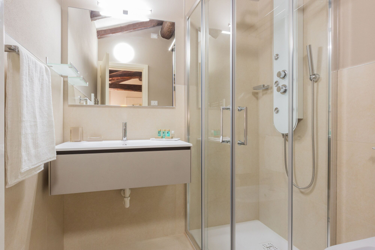 Bathroom 5, Ciasa de Gahja, Pordenone