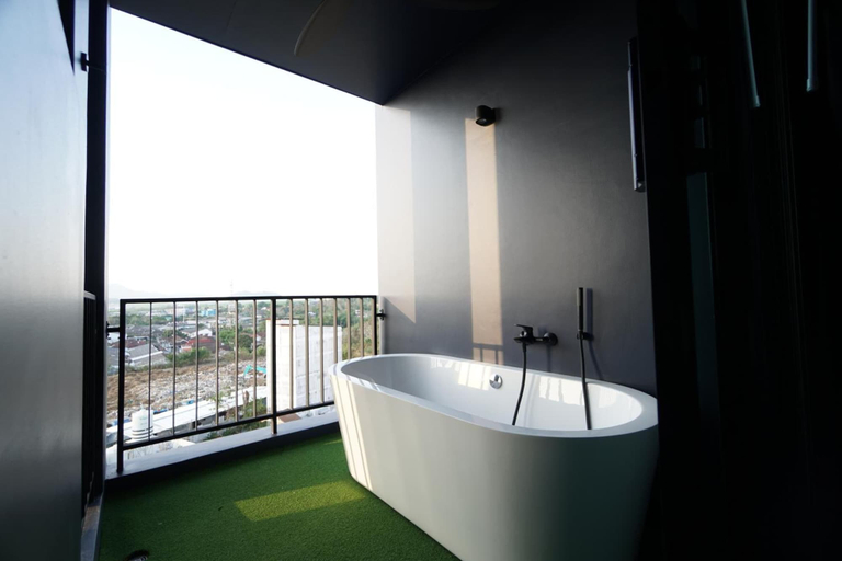 Bathroom 4, Blumonkey Hub & Hotel Chanthaburi, Muang Chanthaburi