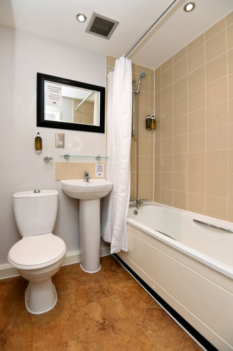 Bathroom 3, Lamb & Flag, Monmouthshire