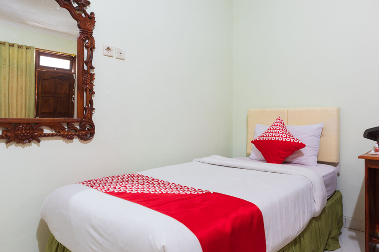 Bedroom 4, Super OYO 1682 Greenia Hotel, Kupang