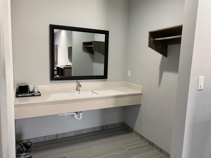 Bathroom 3, Lone Star Inn - Dickinson, Galveston