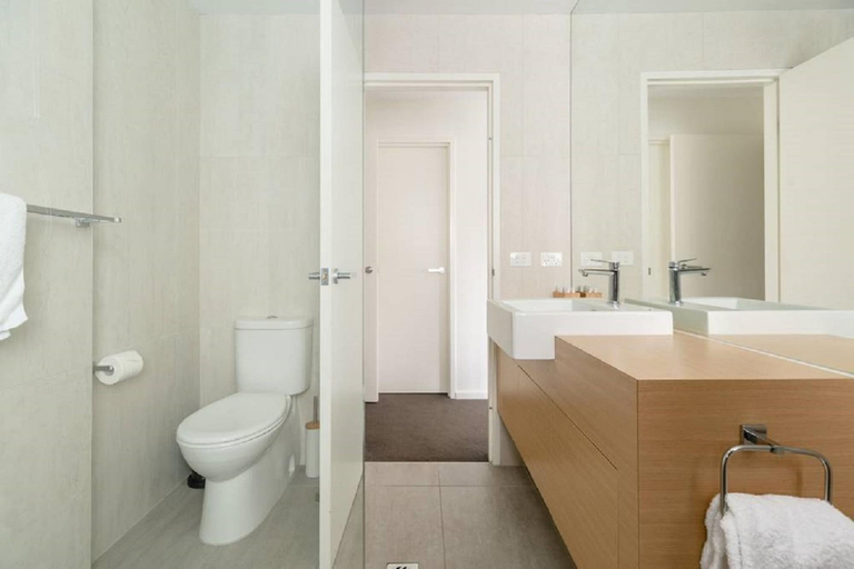 Bathroom 4, Kangaroo Bay Apartments, Clarence