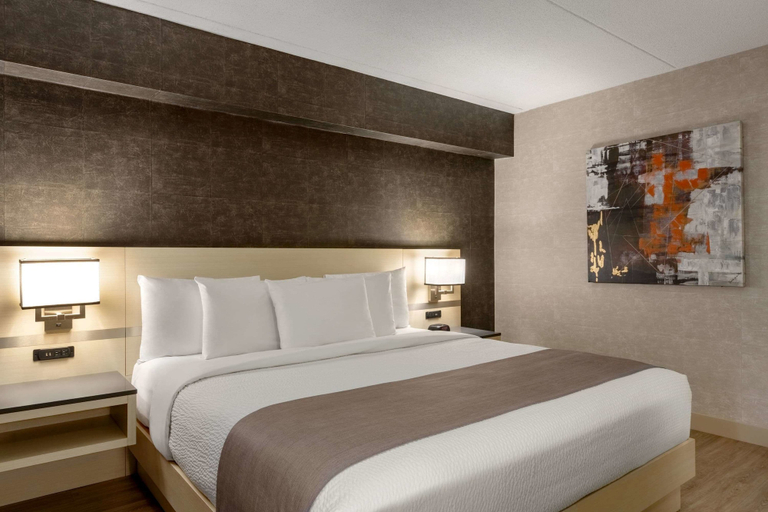Bedroom 4, Days Inn by Wyndham Toronto West Mississauga, Peel