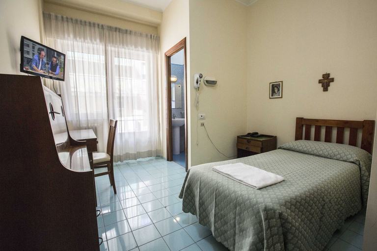 Bedroom 5, Istituto Piccole Ancelle di Cristo Re, Rome