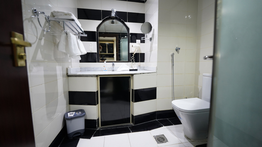 Bathroom 5, Al Kiram Hotel, Makkah
