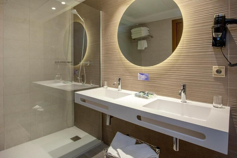 Bathroom 5, Hotel Port Elche, Alicante