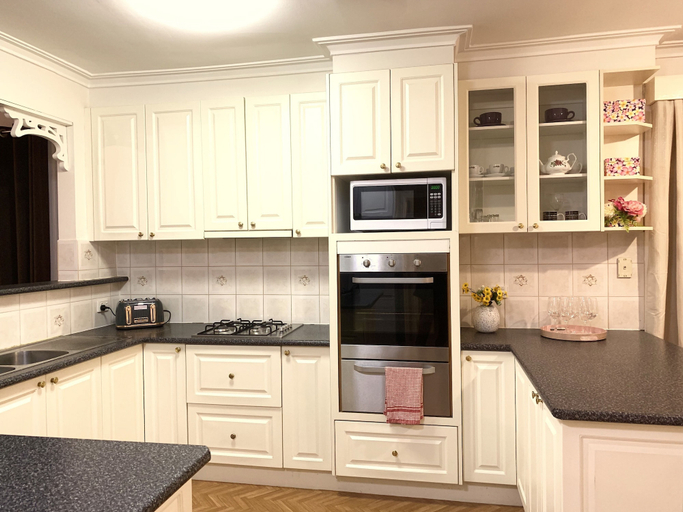 Others 5, Family Home in Prime Location, Knox - North-East