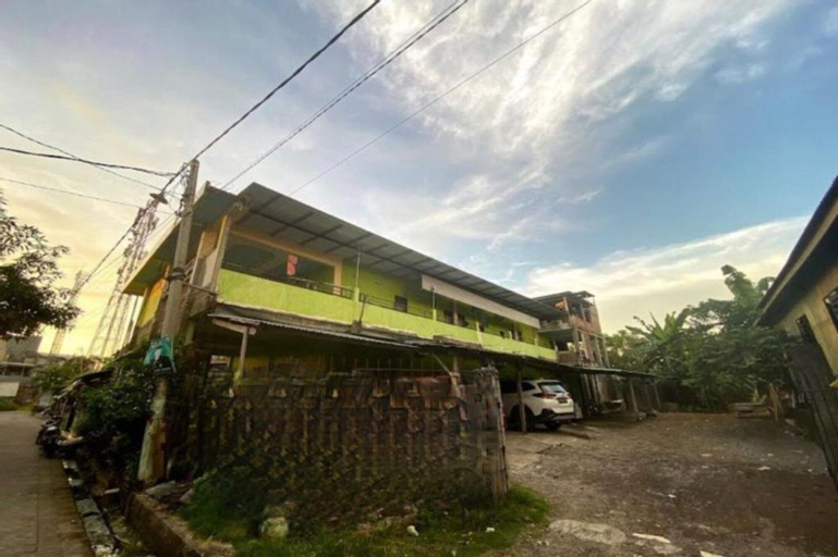 Exterior & Views 2, OYO 90847 Eko Guest House, Makassar
