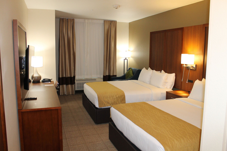 Bedroom 3, Comfort Inn & Suites Lakewood by JBLM, Pierce