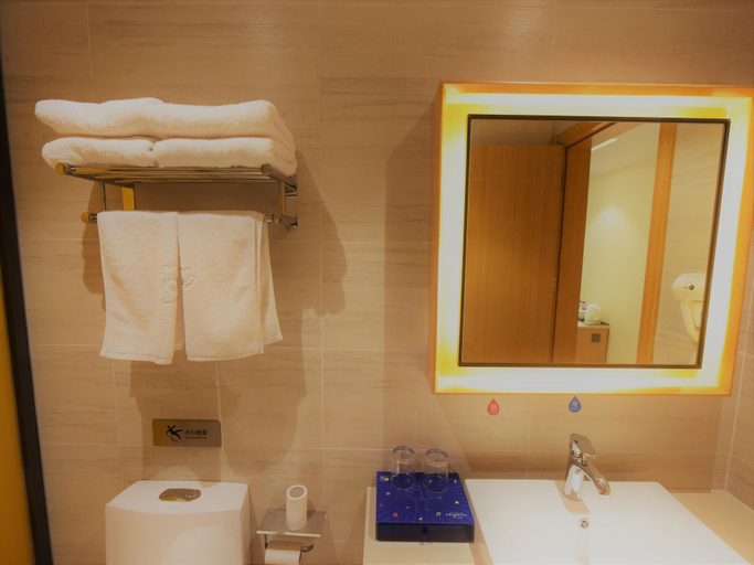 Bathroom, ZMAX Hotels Taiyuan Qianfeng Bei Road Foreign Language School, Taiyuan