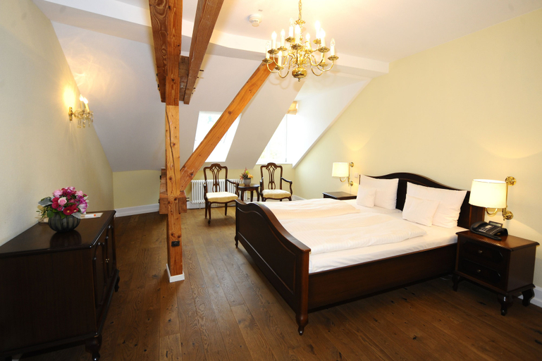 Bedroom 2, HELIOPARK Bad Hotel zum Hirsch, Baden-Baden