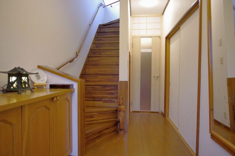 Others 5, Nyoze House, Kita