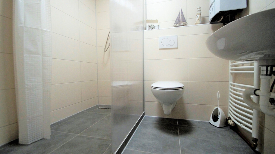 Bathroom 5, Maye Oberhausen City Deluxe, Oberhausen
