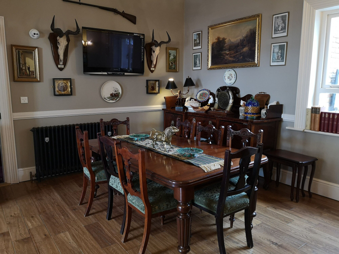 Others 4, Glen Gat House