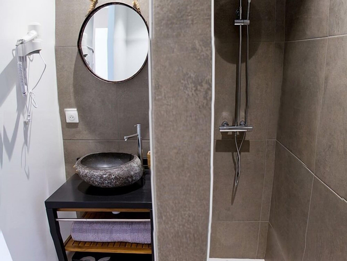 Bathroom 4, Gîte Vintage 1894 & Spa, Marne