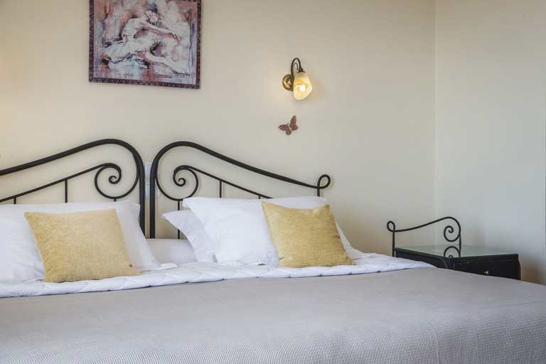 Bedroom 5, Dianas Studios, Ionian Islands