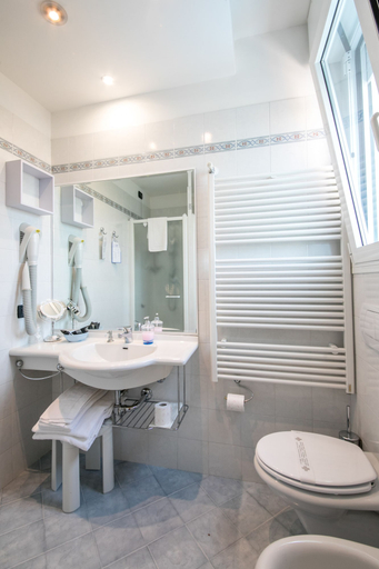 Bathroom 5, Hotel Helios, Venezia