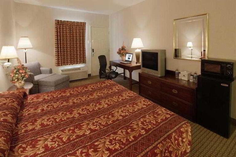 Bedroom 3, Americas Best Value Inn, Comal