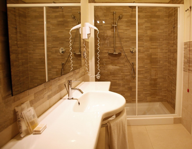 Bathroom 5, Hotel Valeria del Mar, Cosenza
