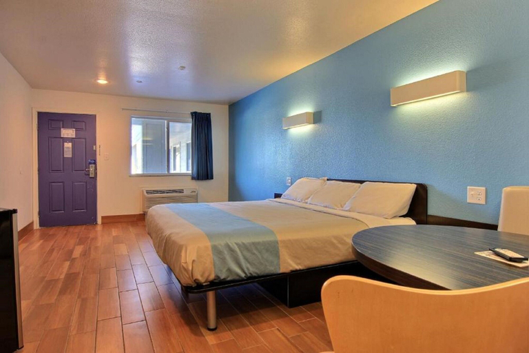 Bedroom 4, Motel 6 Rockport, TX, Aransas