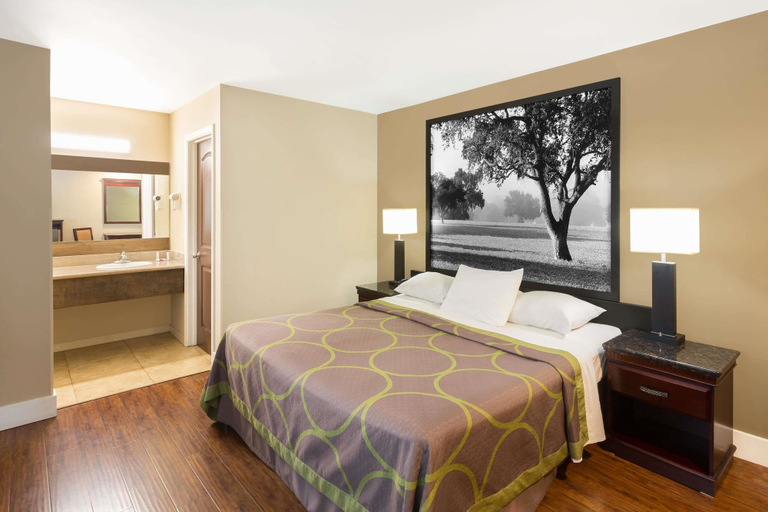 Bedroom 3, Super 8 by Wyndham Martinez, Contra Costa