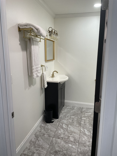 Bathroom 3, Gatehouse Motel, Steuben