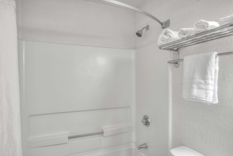 Bathroom 3, Super 8 by Wyndham Augusta, Kennebec