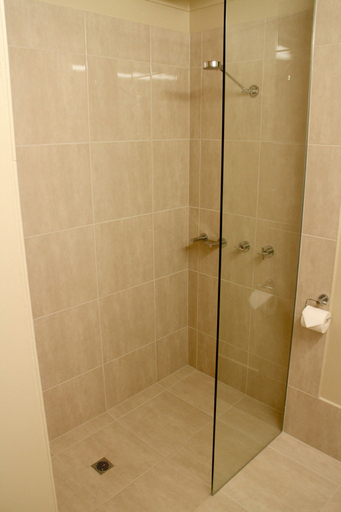 Bathroom 3, Bayview Motel Rosebud, Melbourne