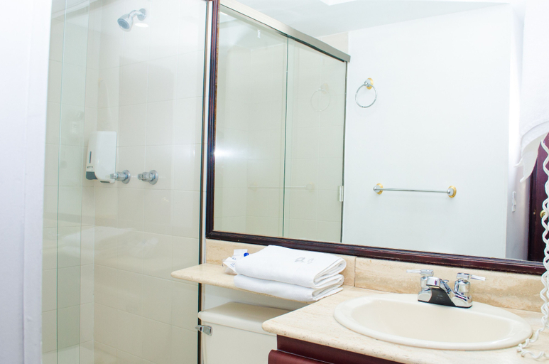 Bathroom 4, Aparta Suites Torre Poblado, Medellín