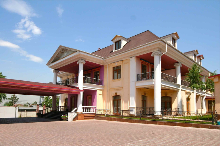Exterior & Views