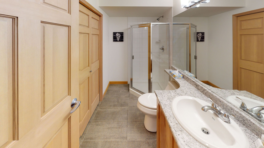 Bathroom 3, Stoney Creek Northstar-Whistler Premier, Squamish-Lillooet