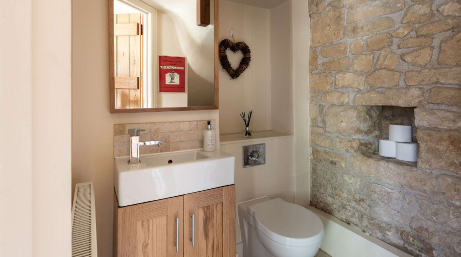 Bathroom 4, Camside, Chipping Campden - Taswell Retreats, Gloucestershire