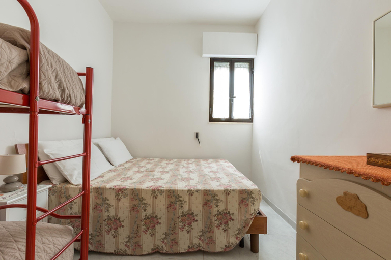Bedroom 2, 1958 Villetta del Bacino, Lecce