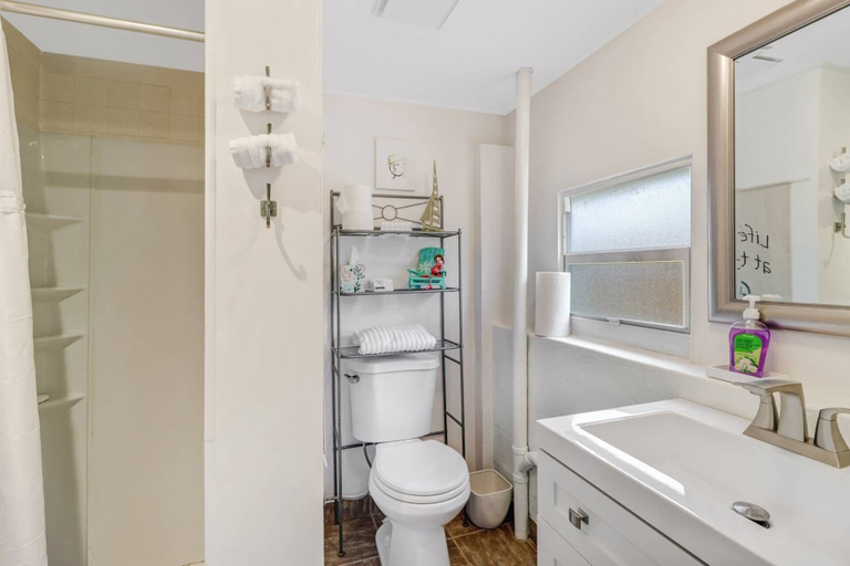 Bathroom, 116 Bay Mar Dr, Lee